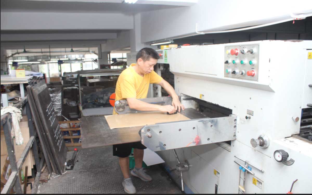 Paper box production process including die cutting and folding